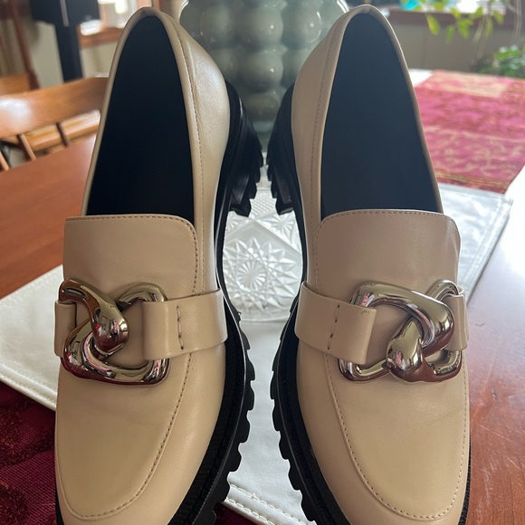 Lilia White Leather Shoes. NWT - Picture 6 of 9